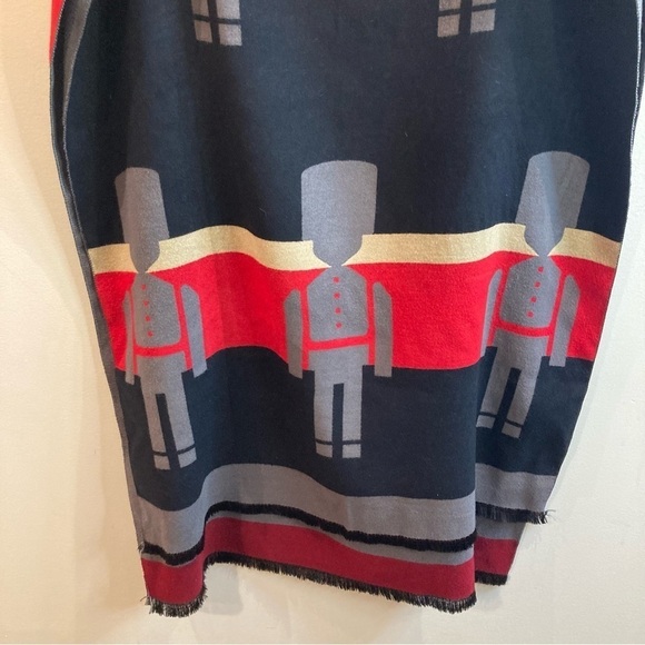 SCARF Large Unbranded Super Soft With  Toy British Palace Guards Design Pattern - Picture 6 of 6